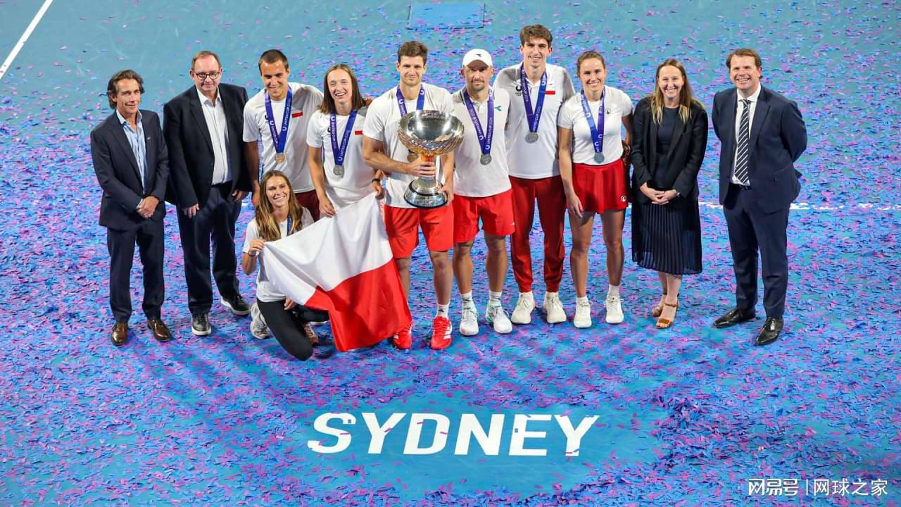 世界杯-斯瓦泰克罕见两连败吞蛋落泪，波兰险胜瑞士夺得联合杯冠军